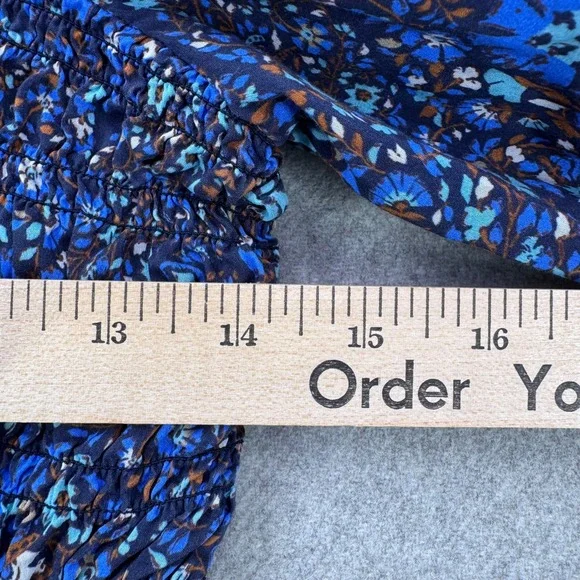 Vineyard Vines Fenwick Blue Smocked Square Neck Top Silk Blend Milkmaid M - Picture 7 of 9